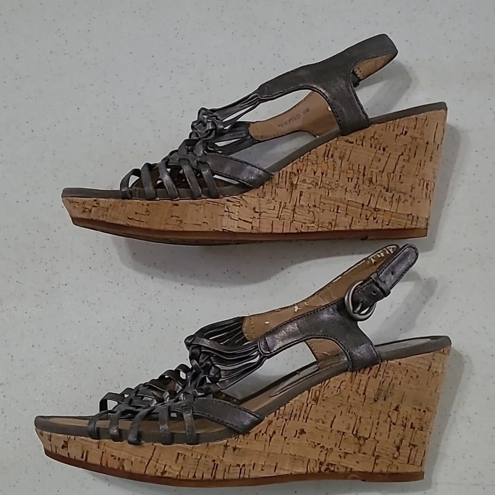 Baretraps Tempted dark pewter wedge sandals size 9